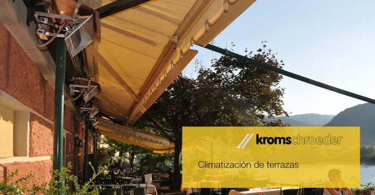 Terraza de un bar recubierta en clima cálido