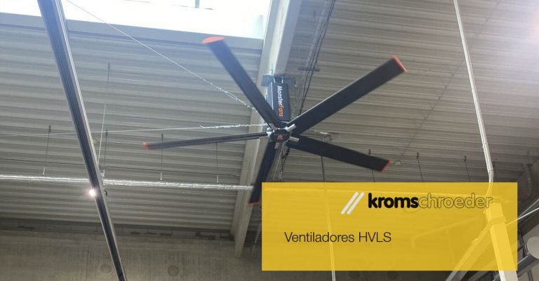 Ventilador hvls colgado en el techo de una fábrica
